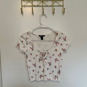 White floral Cropped T-shirt. Size Small